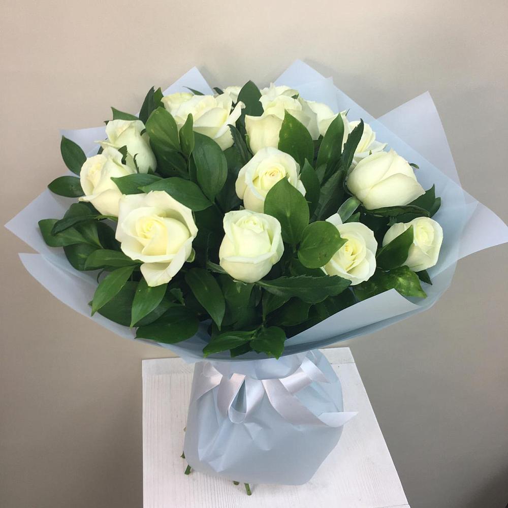 Букет 15 Белых роз Проуд в Ольховатке