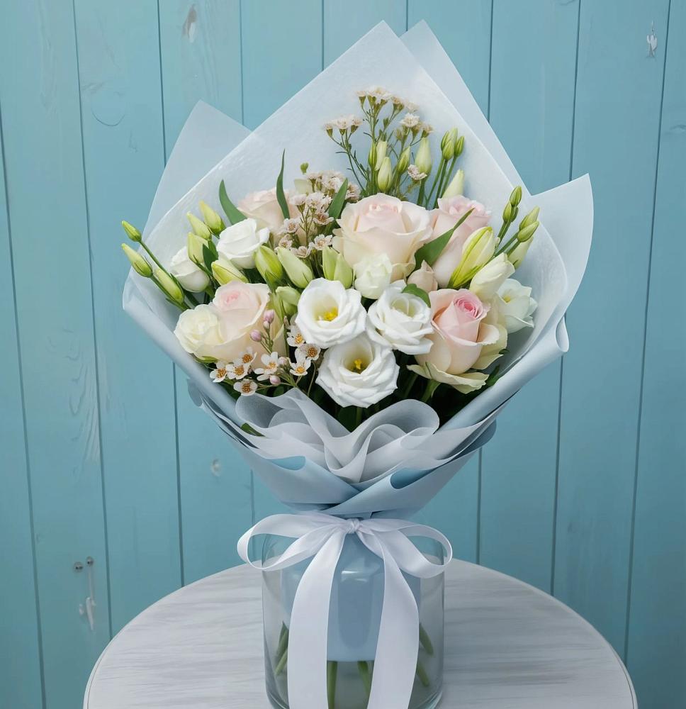 Букет цветов из: Розы и Лизиантусы в Ольховатке