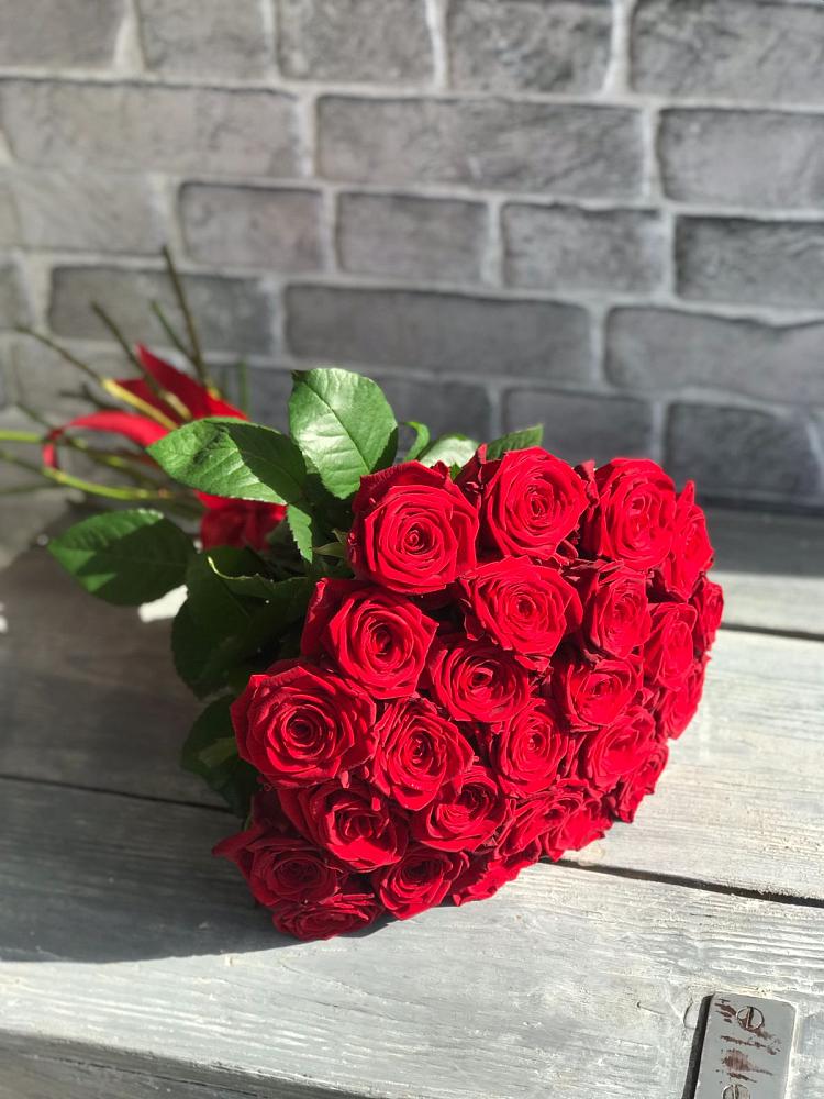 Букет Красные розы Фридом в Ольховатке