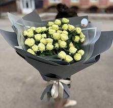 Букет Белые кустовые розы Солинеро в Ольховатке