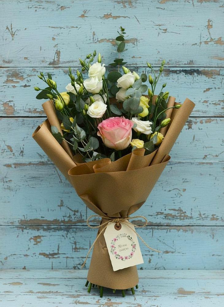 Букет цветов из: Розы и Лизиантусы в Ольховатке