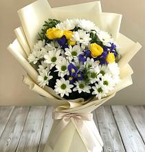 Букет цветов из:  Ирисы, Хризантемы и Розы #REPLACE_PRED# Ольховатке
