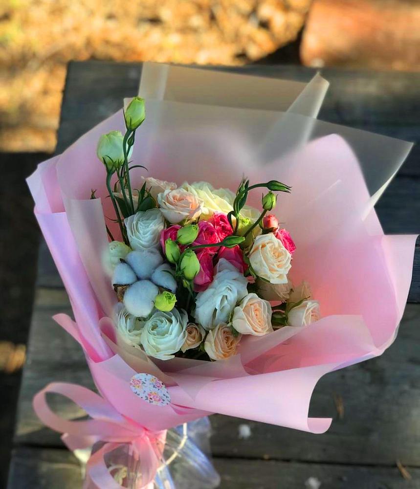 Букет цветов из: Розы и Лизиантусы в Ольховатке