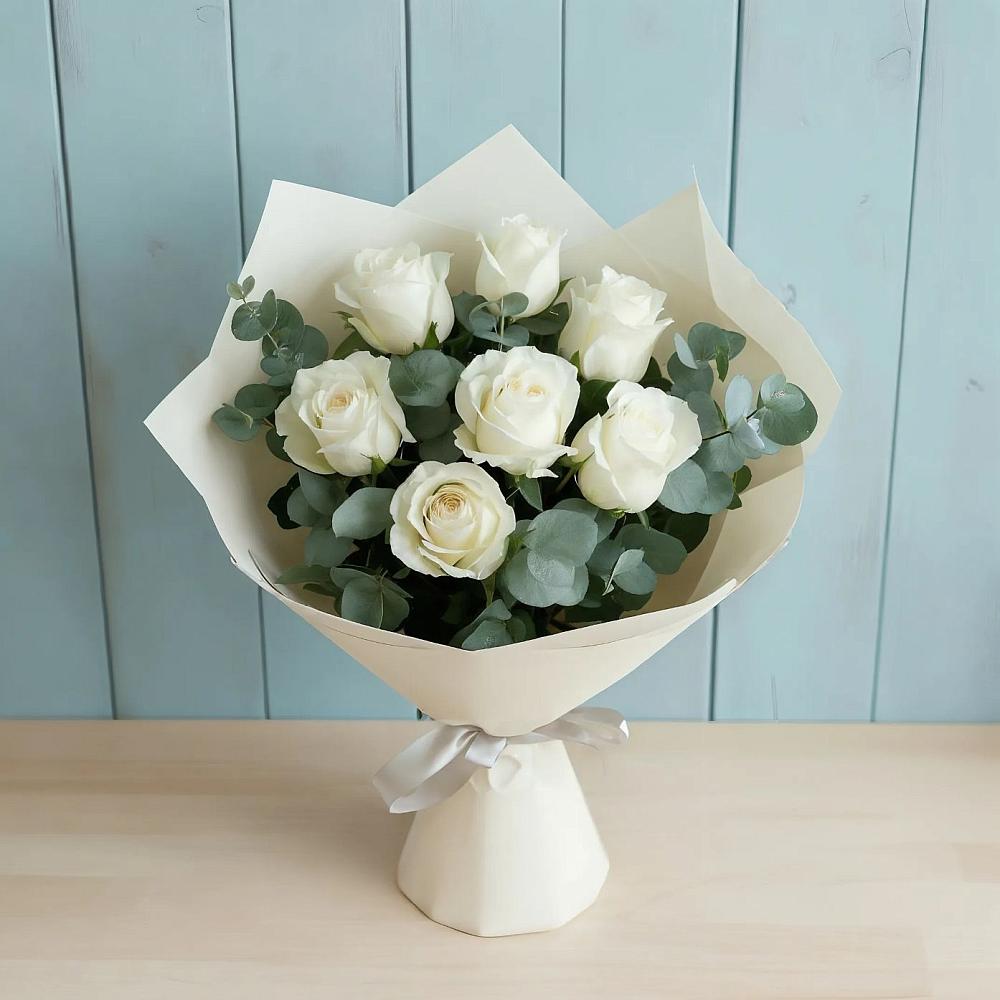 Букет Белые розы в Эвкалипте в Ольховатке