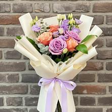 Букет цветов из:  Лизиантусы и Розы в Ольховатке