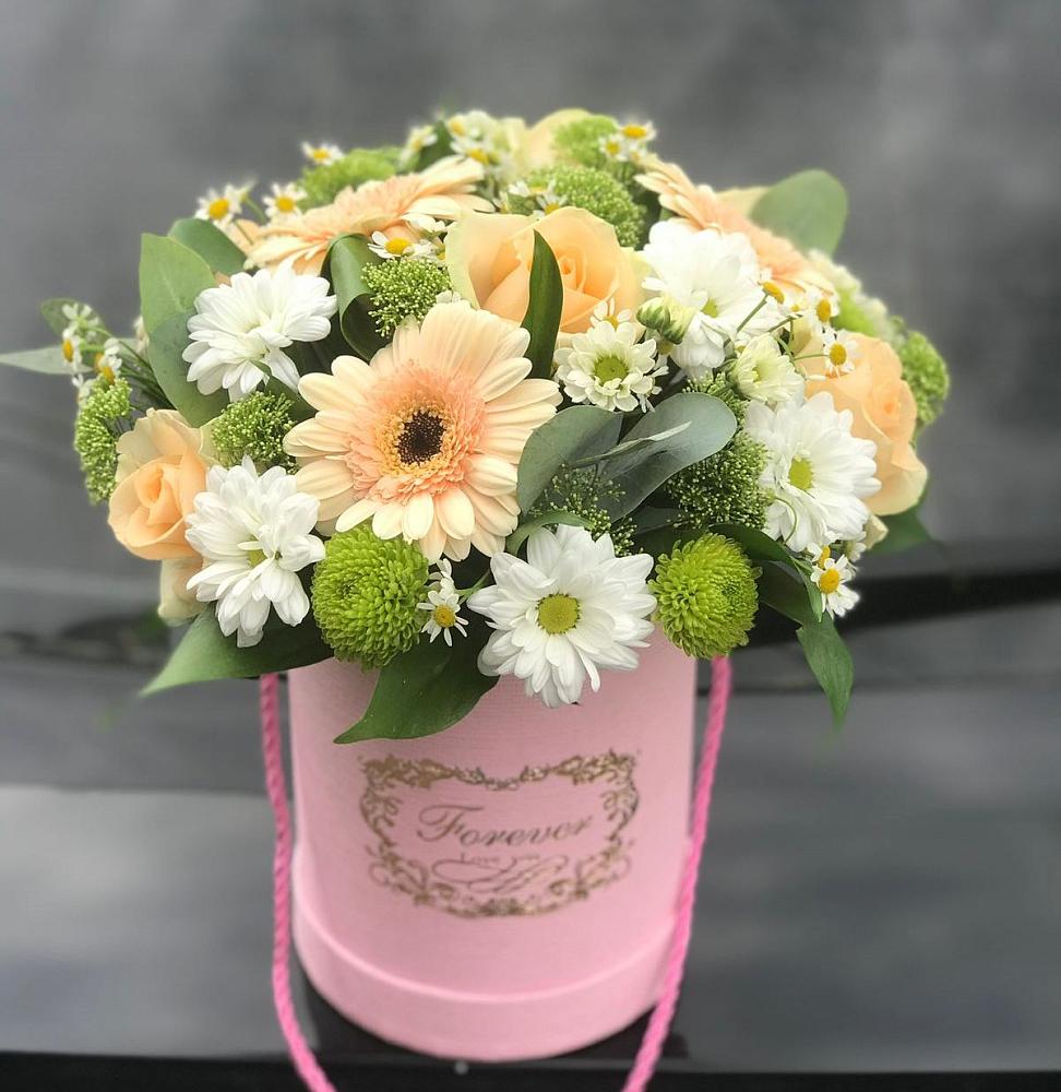 Цветочная композиция из Розы, Герберы и Хризантемы в шляпной коробке в Ольховатке