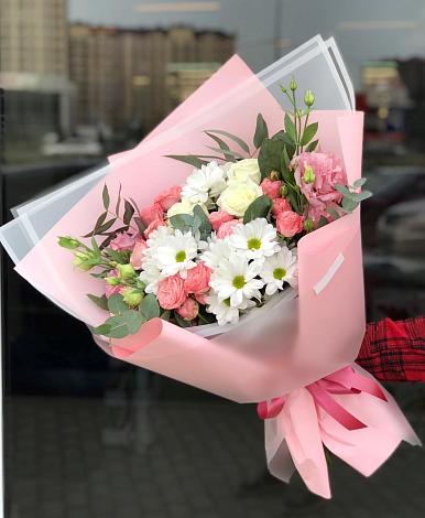 Букет цветов из: Розы, Лизиантусы и Хризантемы в Ольховатке