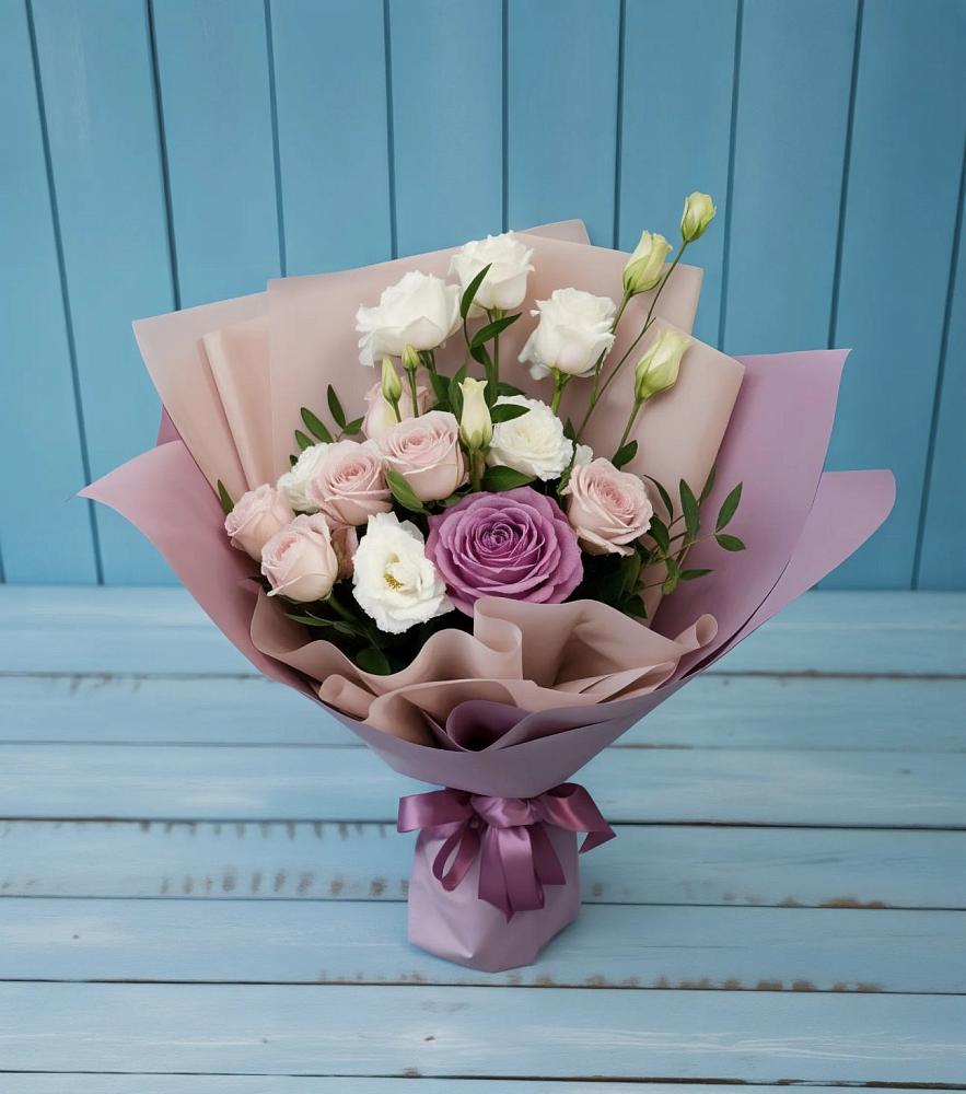 Букет цветов из: Розы и Лизиантусы в Ольховатке